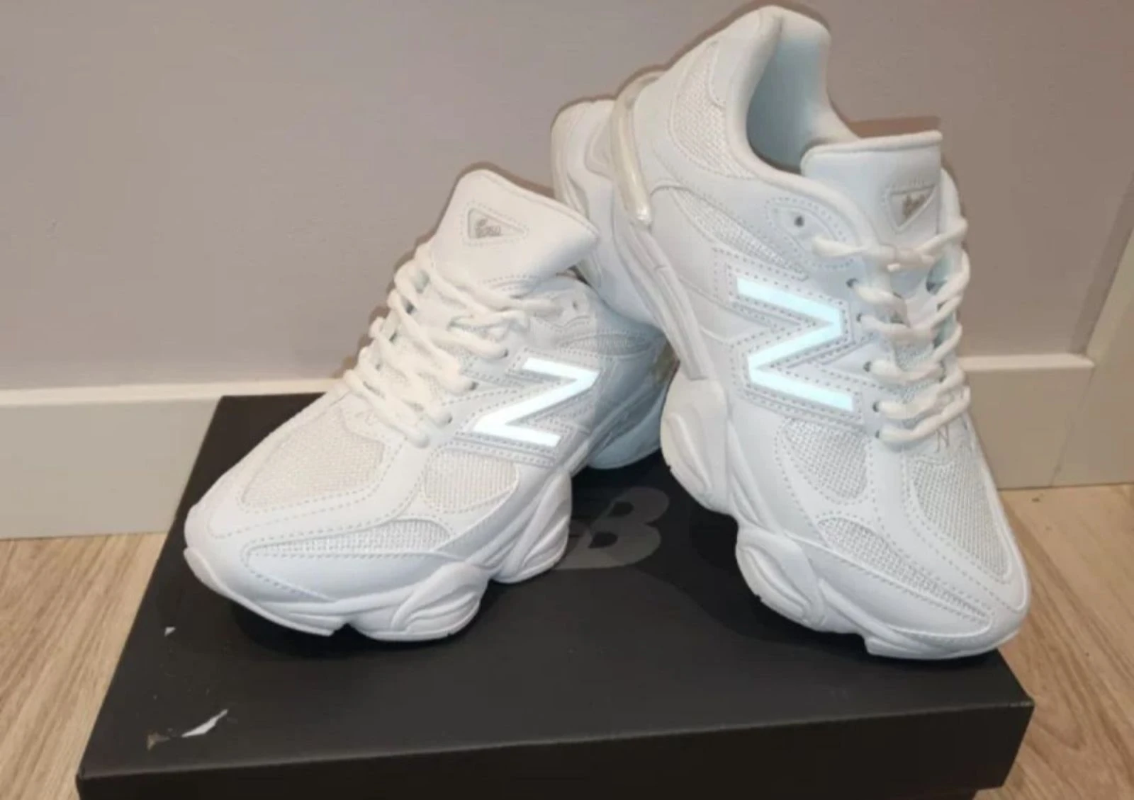 Ténis New Balance 9060 brancos 39
